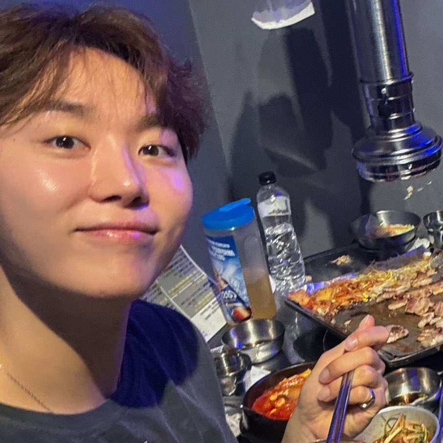 seungkwan’s rosy and fluffy cheeks. that’s the tweet