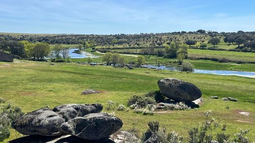 ¡Buenos días! ¿Qué tal habéis empezado el domingo? Comenzamos con estas fotos que envía Javier Nicolás 'Desde Las Arribes del Huebra en Salamanca'. @NEUDC_RNE nos encontramos a las 8,30 h.