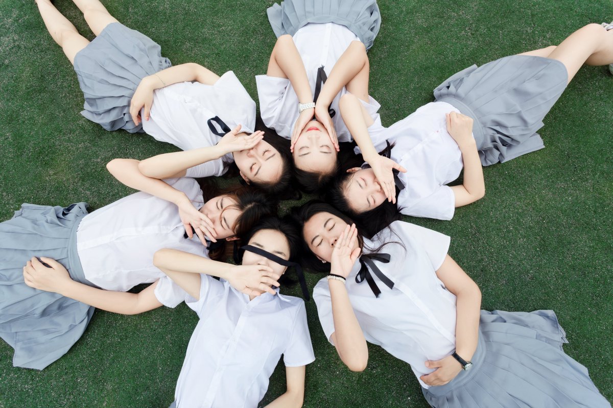毕业小姐姐写真[39P+437M] #眼镜娘 #眼镜妹 #毕业照 #女大学生 #写真 
No.042215 预览全套尺度看置顶或私信 
投稿：@007share https://t.co/Y2qB6OBZw5