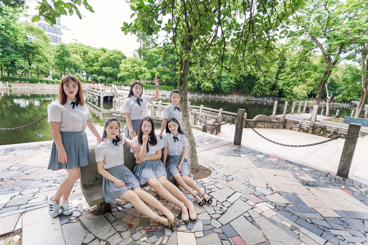 毕业小姐姐写真[39P+437M] #眼镜娘 #眼镜妹 #毕业照 #女大学生 #写真 
No.042215 预览全套尺度看置顶或私信 
投稿：@007share https://t.co/Y2qB6OBZw5