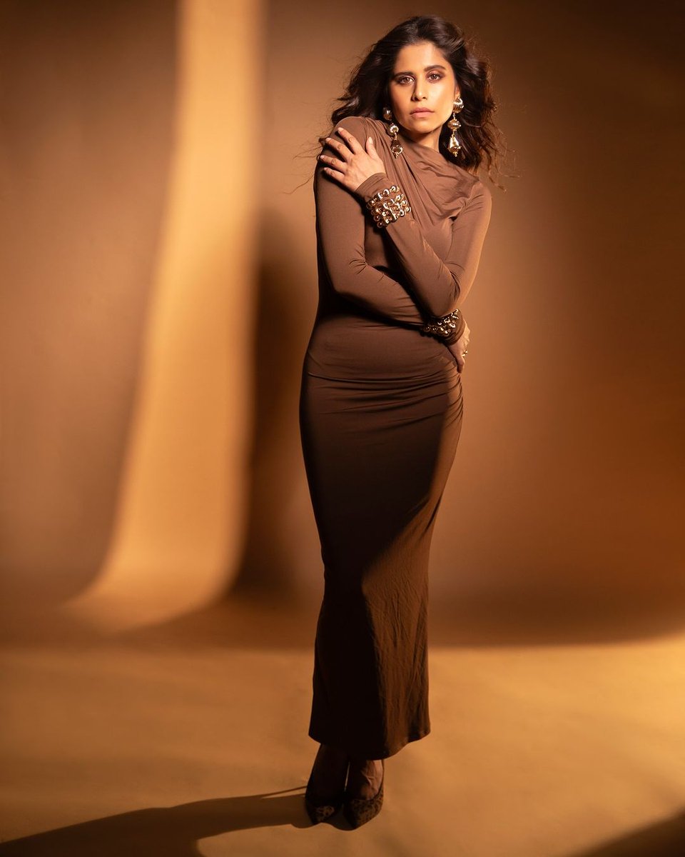 #SaiTamhankar radiates sheer elegance in a coffee brown bodycon dress, perfectly balancing style and glamour! 🤎 @SaieTamhankar