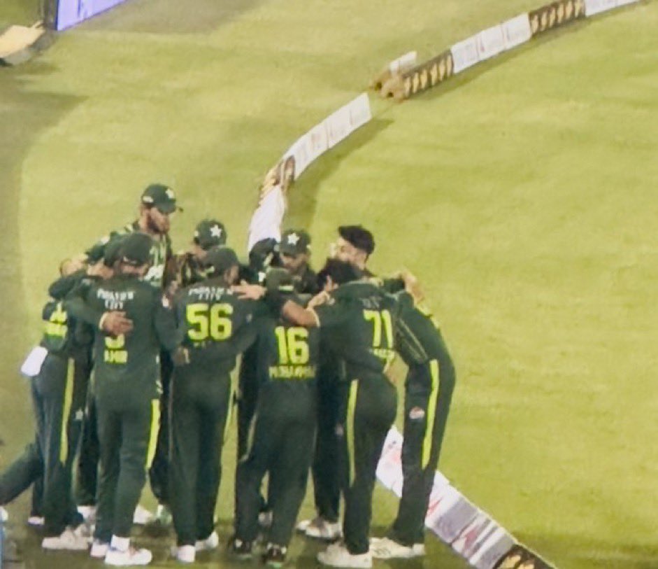 Team under Babar's captaincy is love ❤️🫶
#PakistanCricket #BabarAzam𓃵