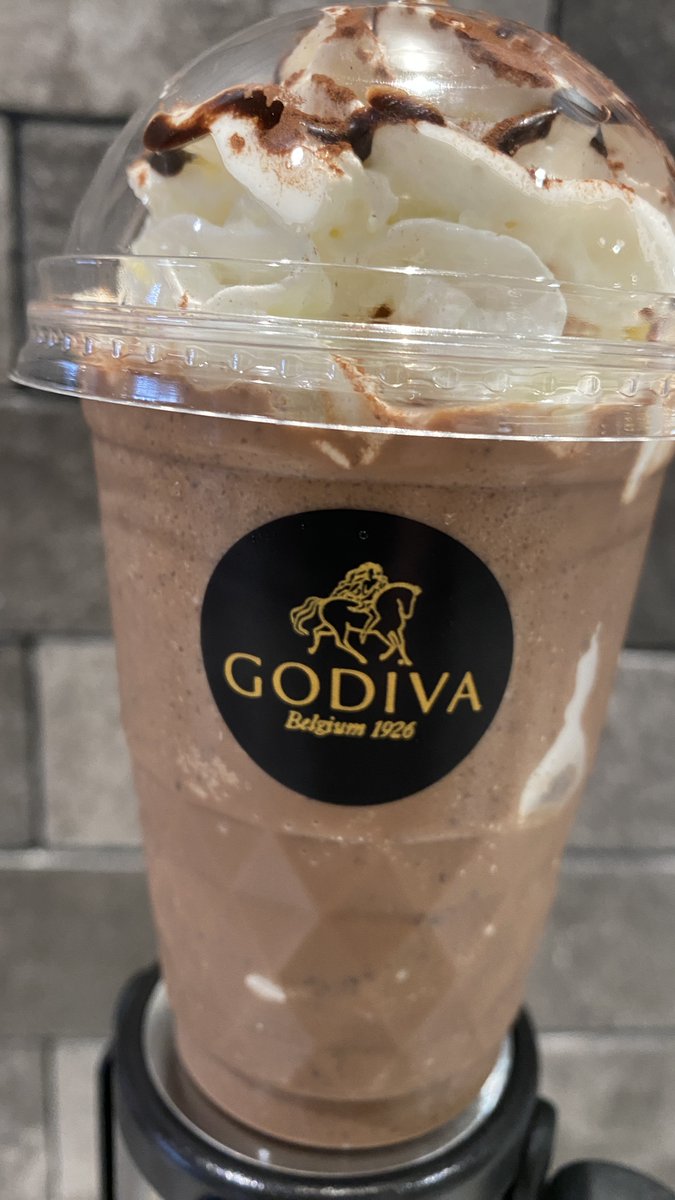 どうも。ブタさんです。
コースカに遊びに行って、初ゴディバドリンク♪
これ美味しかった！