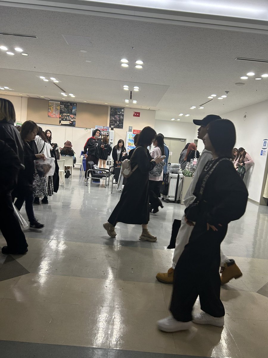 __pyoko_'s tweet photo. @bmca_y サブアリーナ入ってすぐの画像の場所にいるのですがどこら辺にいらっしゃいますでしょうか？見たらなくて...😭 https://t.co/KwhgD4xJQx