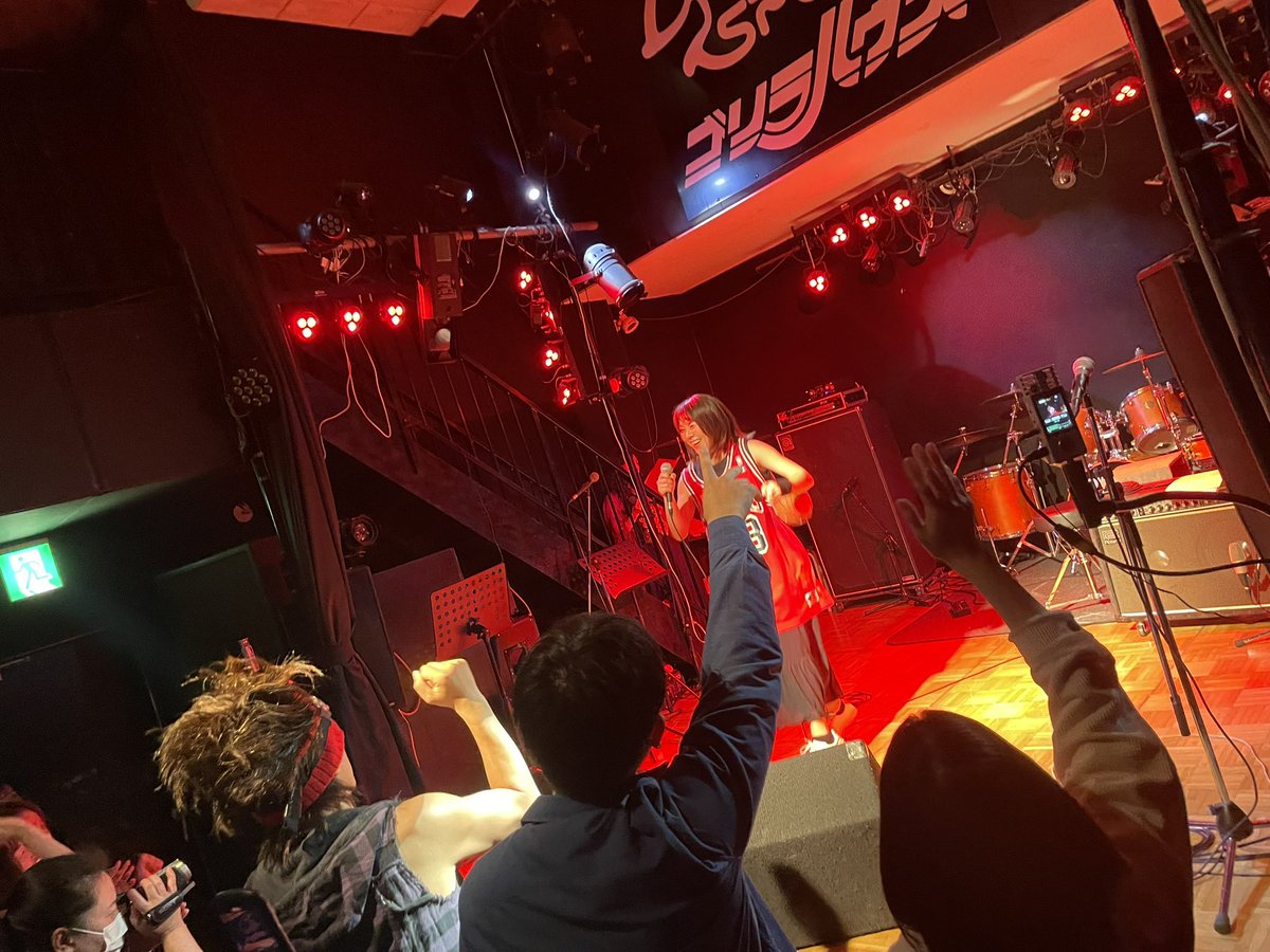 INBrecord's tweet image. サウンドプール、Springスペシャル始まりました〜！トップバッターはドス鯉閣下の第ゼロ感と完全感覚Dreamer🏀👒✨️
やってみたかったと言う初のライブハウス、全力で楽しんでます😆