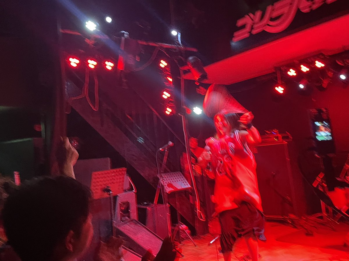 INBrecord's tweet image. サウンドプール、Springスペシャル始まりました〜！トップバッターはドス鯉閣下の第ゼロ感と完全感覚Dreamer🏀👒✨️
やってみたかったと言う初のライブハウス、全力で楽しんでます😆