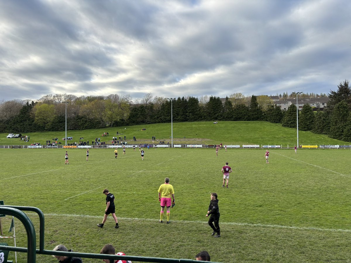 BorderRefs's tweet image. Great effort from three groups of officials yesterday supporting @HawickU18s and under 16 tournaments at Volunteer Park and the @HawickRFC tournament at Mansfield Park. 

Down the road to @berwickrugby today for their annual sevens at Scremerston.
