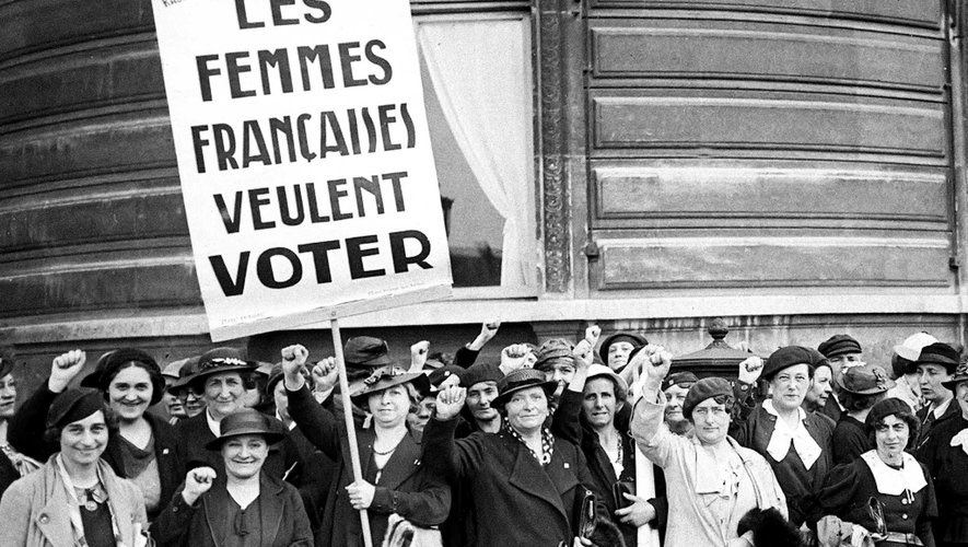 'L'obtention du droit de vote pour les femmes est avant tout le résultat d'un dur combat des féministes, et ce droit a longtemps été bloqué par le Sénat', rappelle l'historienne @LarrereMathilde sur @franceinfo #80ans 💪🏼