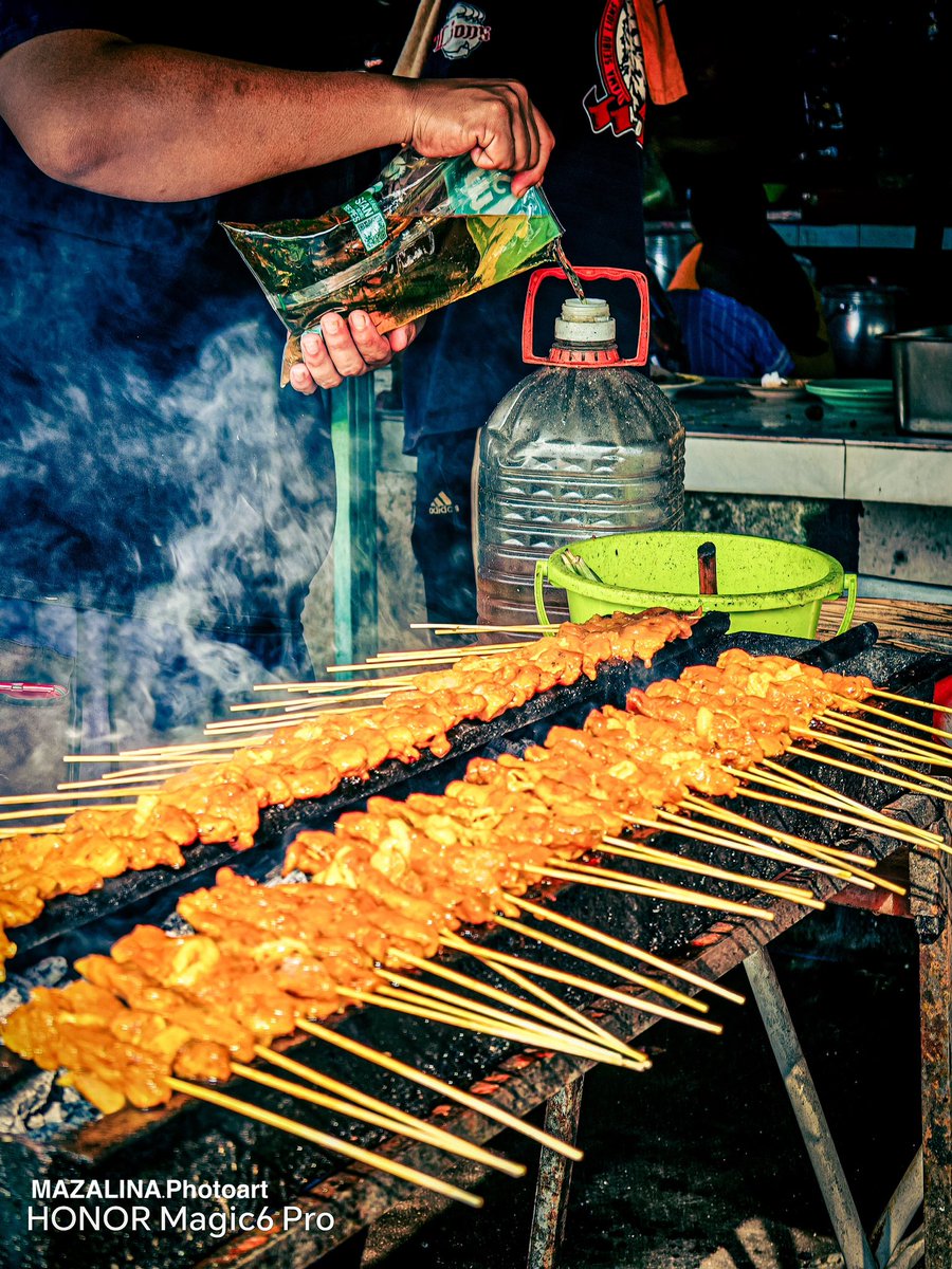 noneetono's tweet photo. Kisah semalam.

HonorMagic6pro
IP12PM
Lightroom
Changkat Jering, Perak

#mazaphotography
#mazaphotowork
#streetphotography
#localfood
#peopleinaction
#ip12pm #HONORMagic6Pro https://t.co/RBrv6aSCHJ
