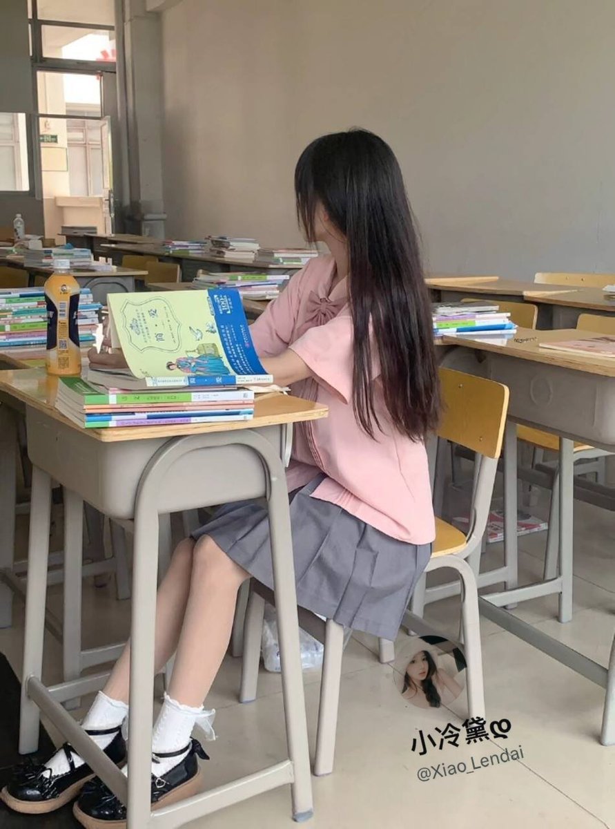 中午在星球上约了一个帅哥，中午他开车到学校门口接我，结果再商场试衣间给他口射了，完了回学校上课嘴里都是精液味。。。 https://t.co/IxXKev0UCv