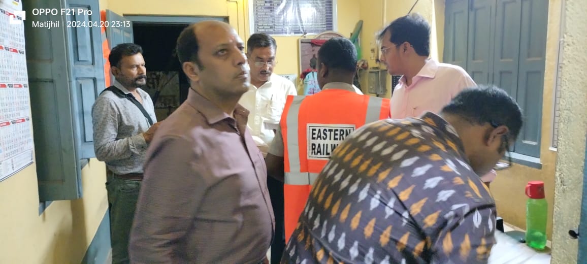 Conducted extensive inspection at Berhampore Court station, it's Panel Room, Safety gears & other functional Passenger amenities available and also inspected LC Gate no.38/E, checked attentiveness of alert line staff during night inspection of Lalgola section on 20.04.24/21.04.24
