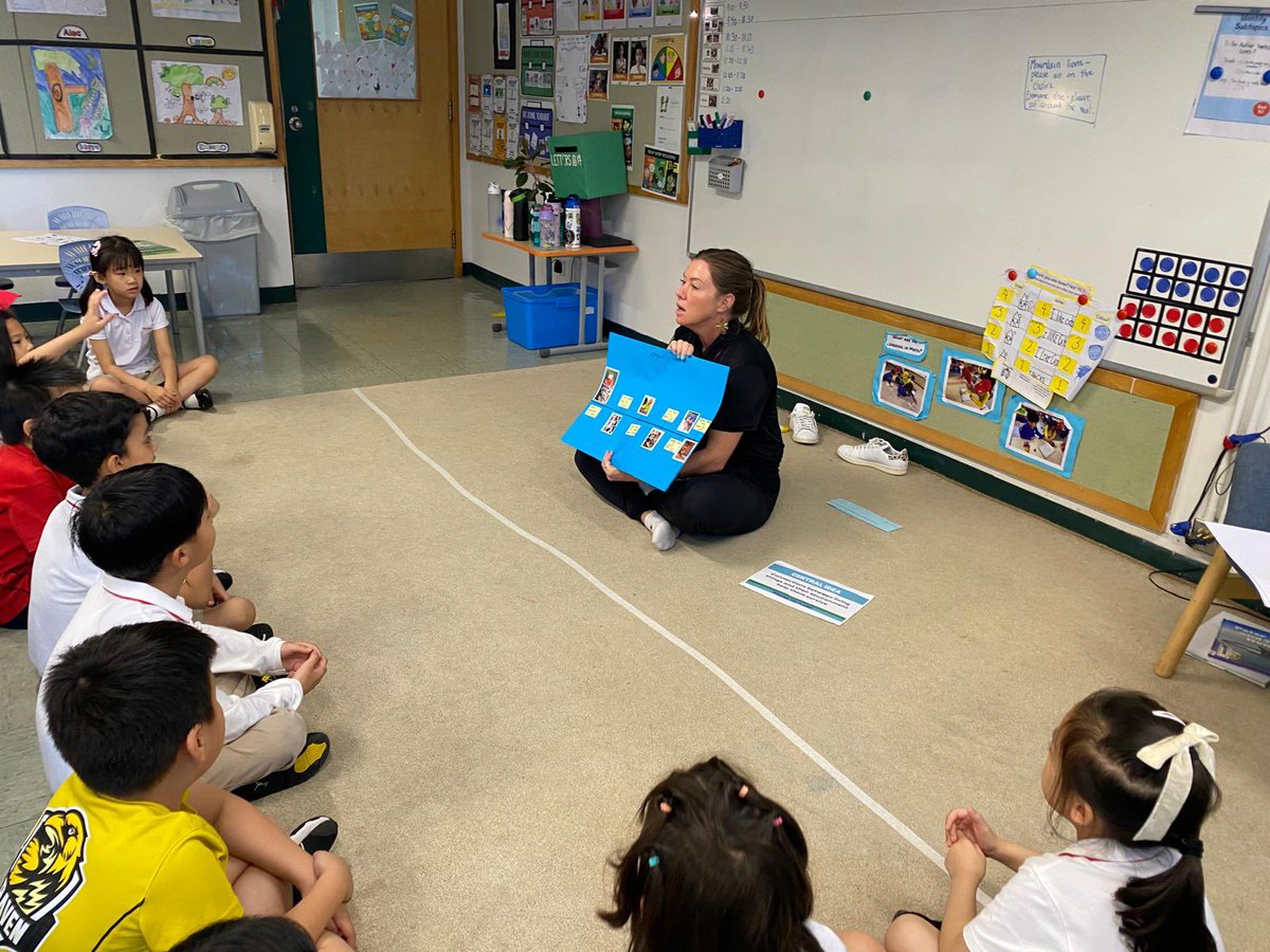 RebeccaTupling's tweet photo. Before any #UOI #summativeassessment I like to set my students up for #sucess. This time I asked them to place photos, learning engagements and books from the unit on a time line to review the learning that occurred. #pyp @ibpyp #cdnisls https://t.co/6QNG79WAki