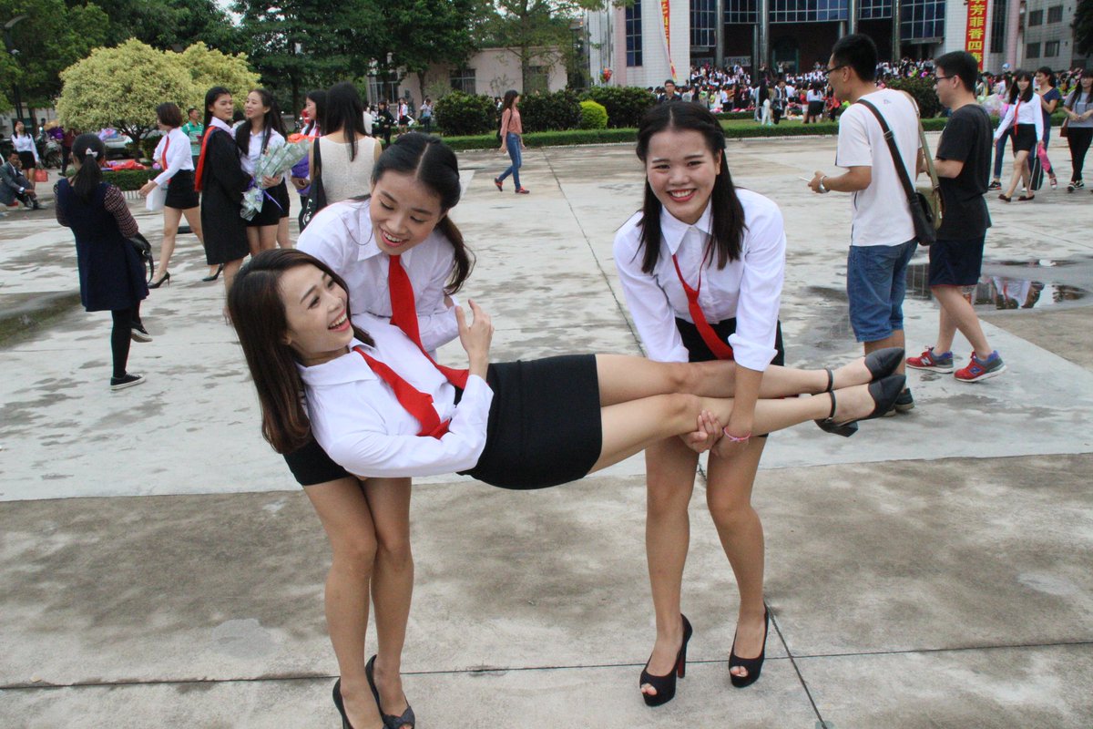 旗袍毕业小姐姐写真[413P+610M] #眼镜娘 #眼镜妹 #毕业照 #女大学生 #写真 #旗袍  
No.042514 预览全套尺度看置顶或私信 
投稿：@007share https://t.co/T3VNwCMeiy