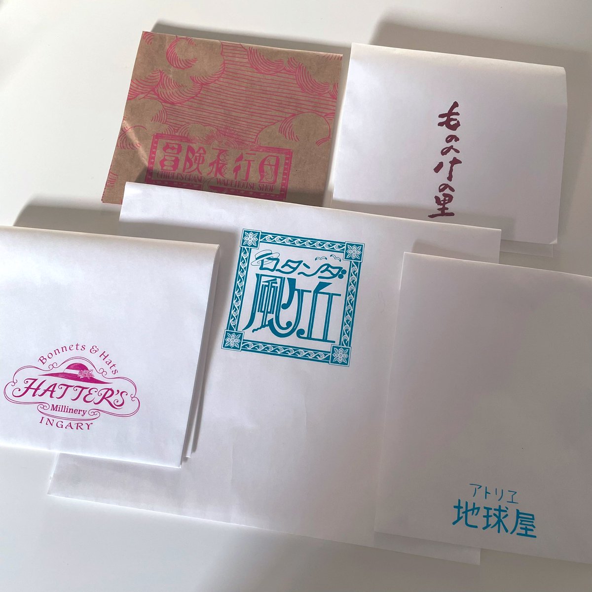 __oyukii's tweet photo. ジブリパーク購入品⁎⁺˳✧༚
琥珀糖、無事買えました💎
アトリエ地球屋の黒木馬が好きなので、
見つけた瞬間、即買いするわたしの早さに
キャストさんも驚いていた。笑
お土産用の小袋もぜんぶかわいい・・・

#ジブリパーク https://t.co/he33ARu6LF