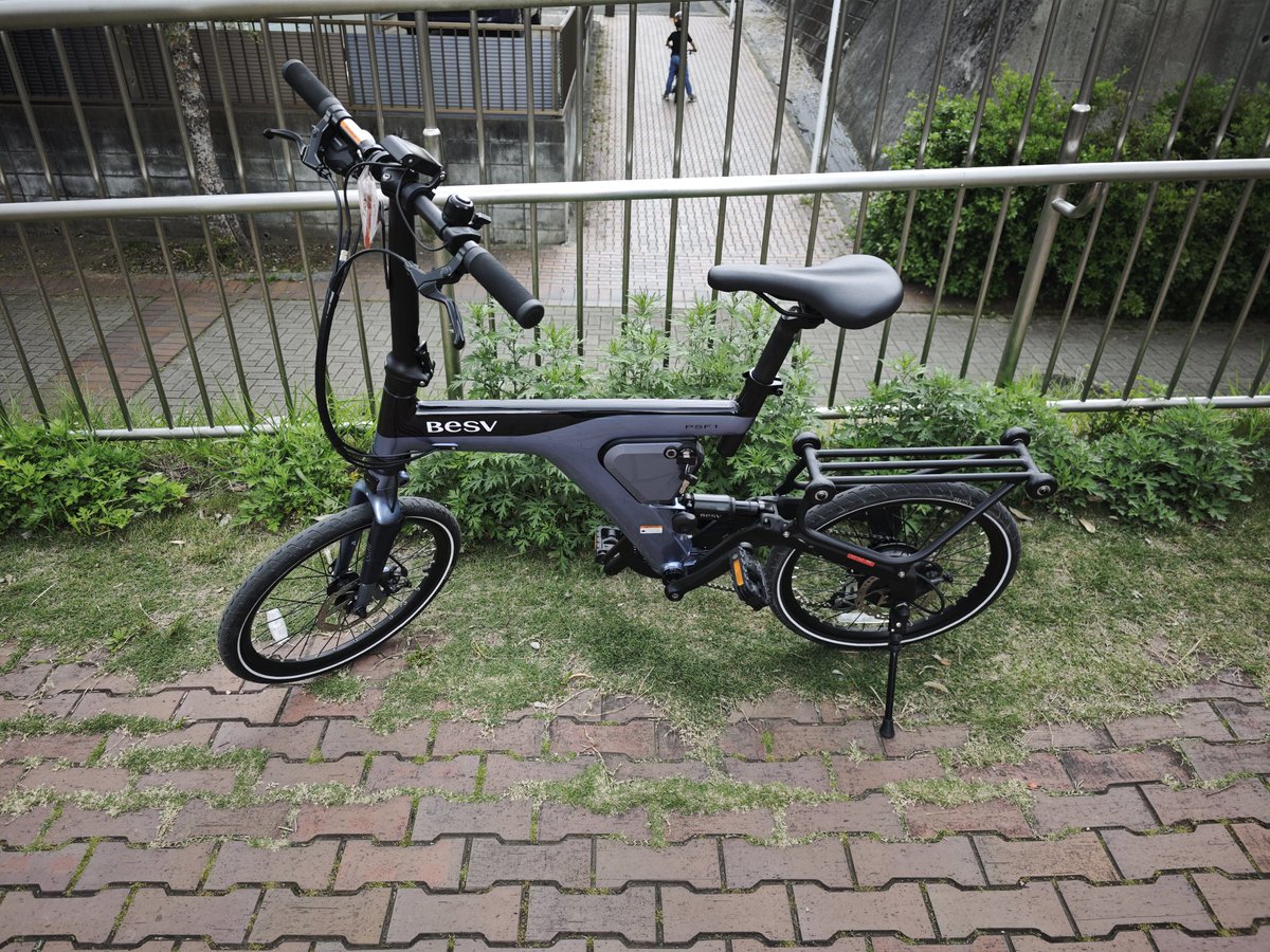kenohkuma's tweet photo. Besv PSF1 という電動アシスト自転車に試乗してきた。

シリーズがGood Design賞を取っている車種で、かなり尖ったデザインでかっこいい。

気になって色々調べてみたら、BENQの子会社なんですね。 https://t.co/jJIg8tCUcL