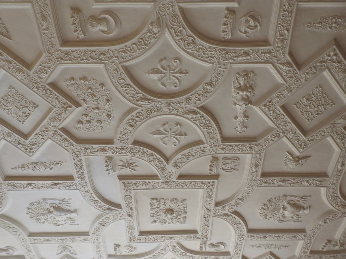 Striking plasterwork in the ceiling of the drawing-room, 'elaborately decorated in the florid 17c manner' in Winton House, 'the choicest example of Renaissance architecture in the county' (Canmore) #EastLothian #CeilingsonSunday #WintonCastle