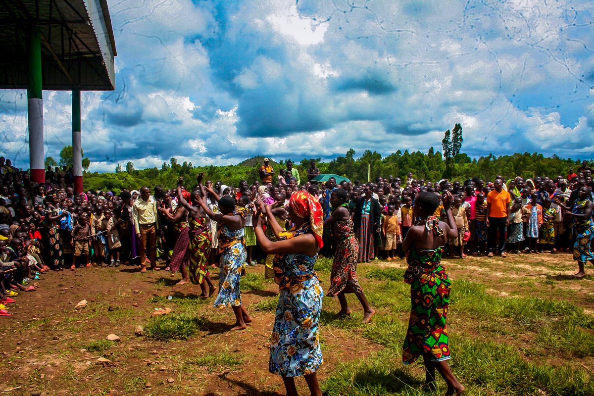 Ku civugo : “ Rwaruka dukunde ishure yo nzira irashe izodushikana kumbona kazoza y'Uburundi bwifashe muri 2040, buteye imbere muri 2060”,kuri uyu wa 20/4/2024, Ubuyobozi bw’indero i @Gitega bufashwe mu mugongo @fenacobu_coopec bwaratunganije umusi mukuru ndangakaranga i #Makebuko