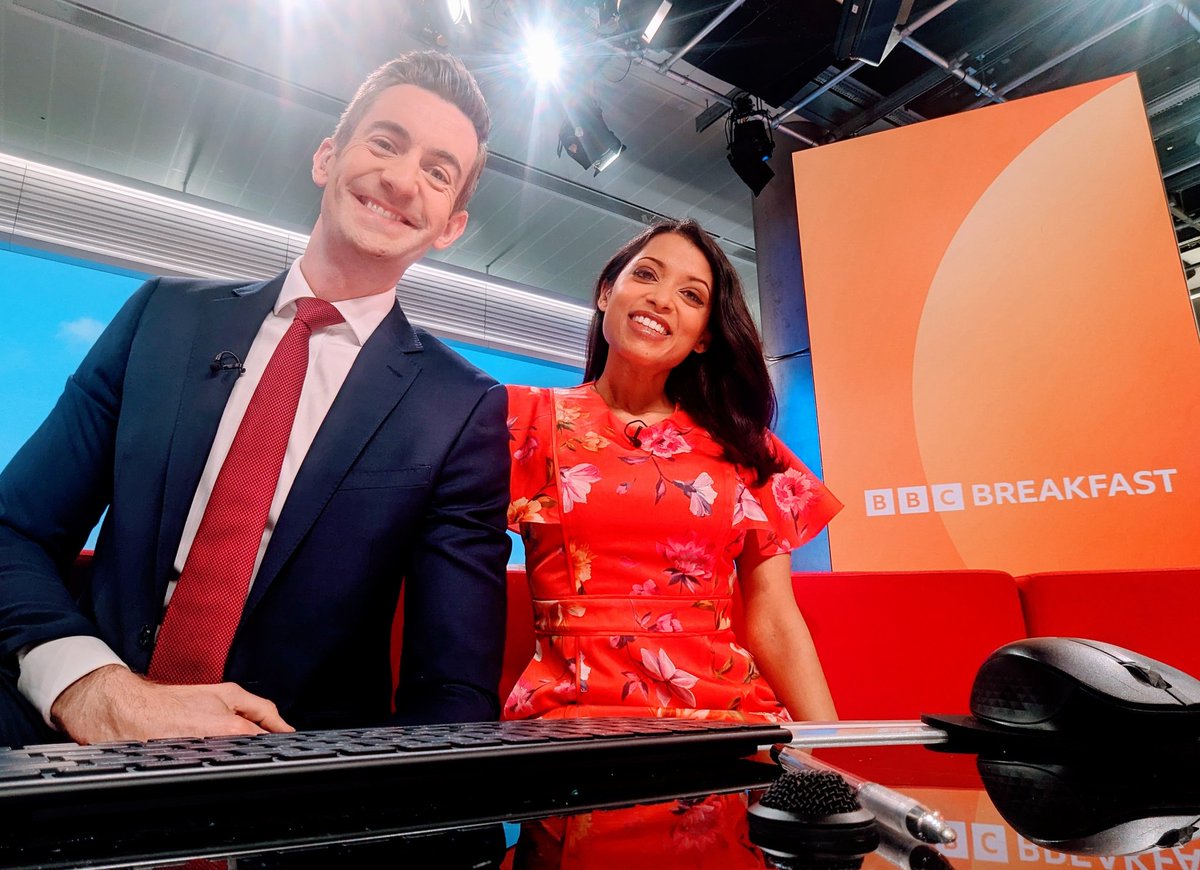 luxmy_g's tweet photo. Morning sunshine! Happy Sunday from me, @BenThompsonTV & all the @BBCBreakfast teamโ๏ธ
Whether you're running the London marathon or doing something more leisurely (like me!) hope you have a fab day! https://t.co/uHbP5stUNW