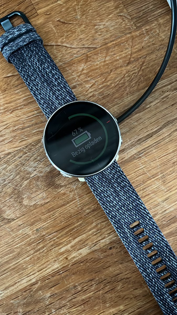 suswes72's tweet photo. Horloge nog even opladen✅ Goed ontbijten ✅ 
Droge, warme kleding mee ✅ 
Zelf de juiste kleding aan, 
bijna ✅ 😊
Dan ben ik er klaar voor!! 
#EM24 Loopschoenen aan en gaa🏃🏼‍♀️ https://t.co/HtzAOve3Zz