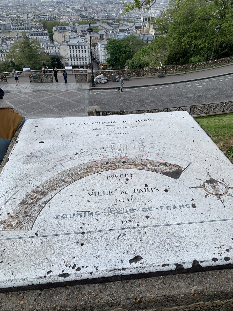 On ne va pas compter sur la municipalité de Paris pour entretenir une vieillerie de 1939 n’est ce pas ? Pourquoi si peu de respect pour le patrimoine parisien et Montmartrois ?