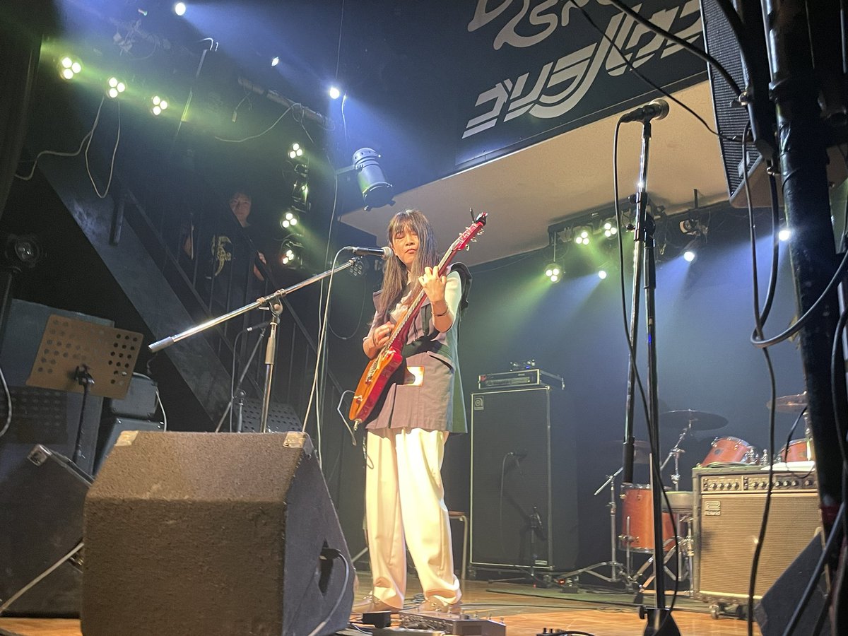 INBrecord's tweet image. 4番目の亜美ちゃん！今回はエレキを弾きながらのI do itとソロボーカルでまっしろを歌唱しました🎤✨️高音の伸びが以前よりとても良くなってますね🥰