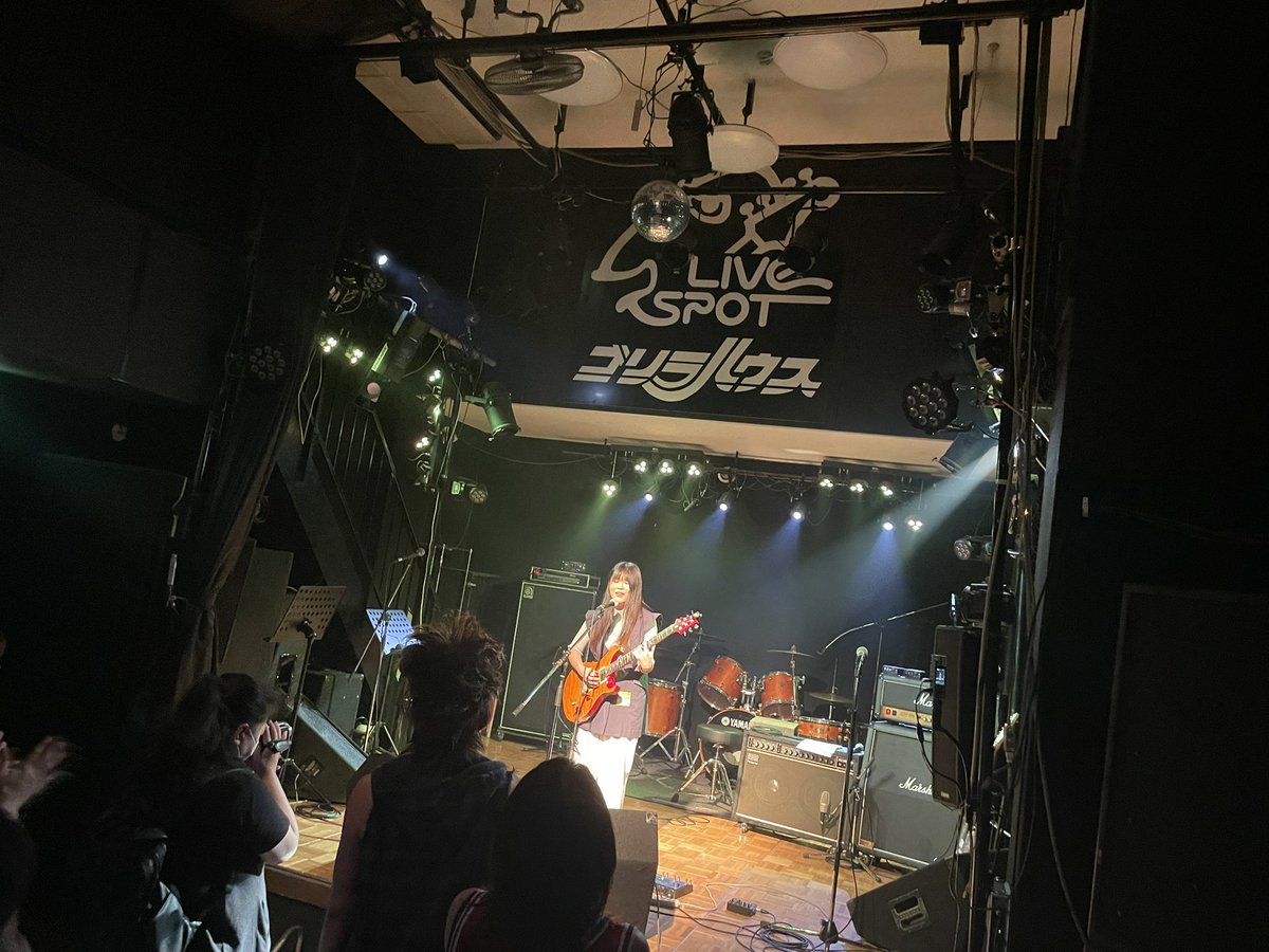 INBrecord's tweet image. 4番目の亜美ちゃん！今回はエレキを弾きながらのI do itとソロボーカルでまっしろを歌唱しました🎤✨️高音の伸びが以前よりとても良くなってますね🥰