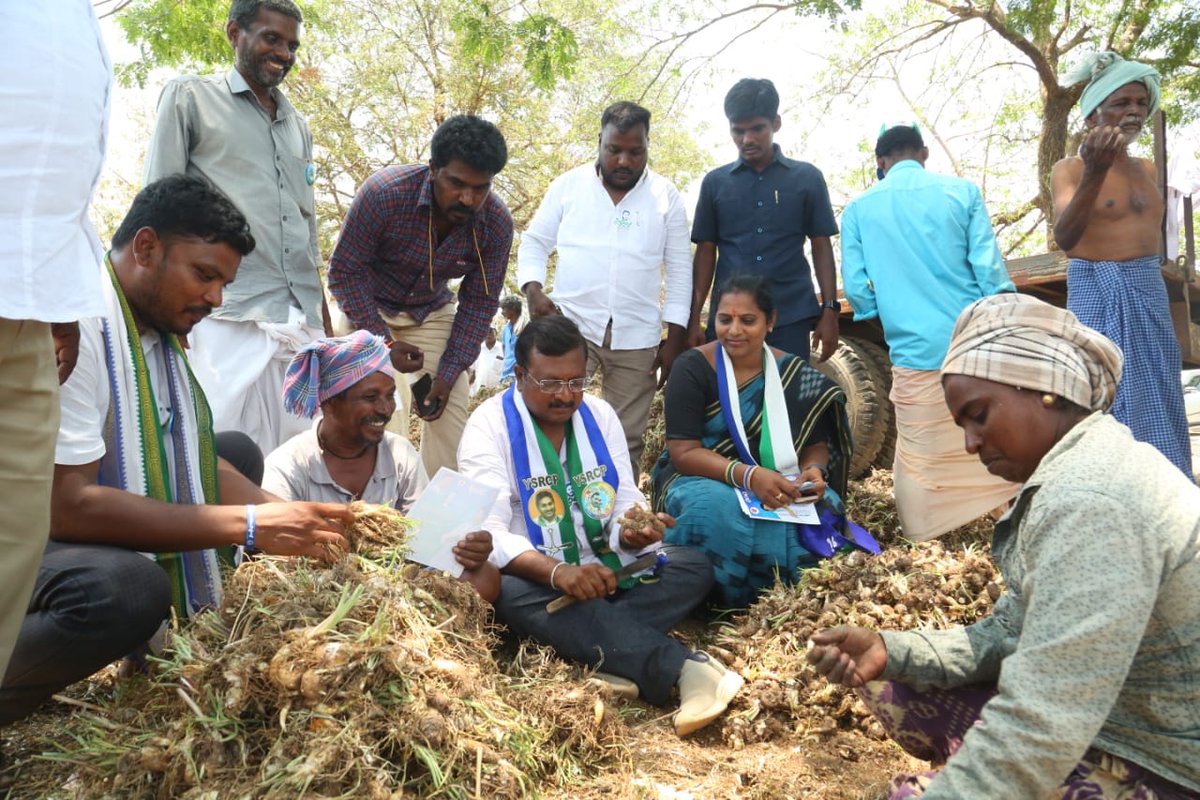 VGajendraBJP's tweet photo. తిరుపతి జిల్లా సత్యవేడు నియోజకవర్గంలో వైఎస్ఆర్సిపి ఎమ్మెల్యే అభ్యర్థి నూకతోటి రాజేష్ అన్న గారితో కలిసి ఎన్నికల ప్రచారంలో పాల్గొన్న వైఎస్ఆర్సిపి విద్యార్థి విభాగం రాష్ట్ర ప్రధాన కార్యదర్శి గజేంద్ర.... https://t.co/iyDKiMUwUB