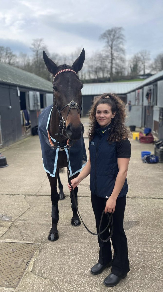 LARGY FORCE runs today @stratfordraces 3.23pm Novices’ Hurdle @james_bowen_ rides for owners Jim and Claire Ltd Proudly sponsored by @1accountID