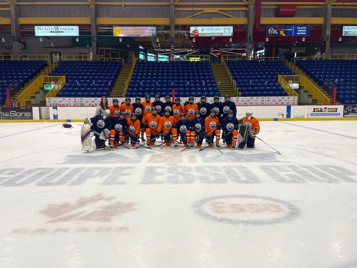 Here. We. Go. 🤩 #EssoCup #Road2Esso The Junior Oilers are so proud to represent Oil Country, the Alberta Female Hockey League, and the Pacific Region at the 2024 Esso Cup this week. Our Esso Cup journey is adorned by @ParisJewellers