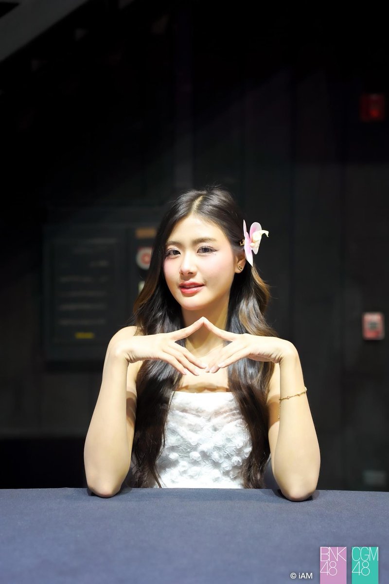 GygeeSusu's tweet photo. น้องจีจี้เตรียมปิดฉากกับวง ทิ้งท้ายด้วยชุดวาโรตะ ตำนานจังเก้นควีนคนแรกของประเทศไทย แล้วน้องจะมีเลี้ยงหมูกระทะบ้างมั้ยนะ 🤔 💗 #BNK48 #GygeeBNK48 #GygeeSuSu https://t.co/smXfbgcGYz