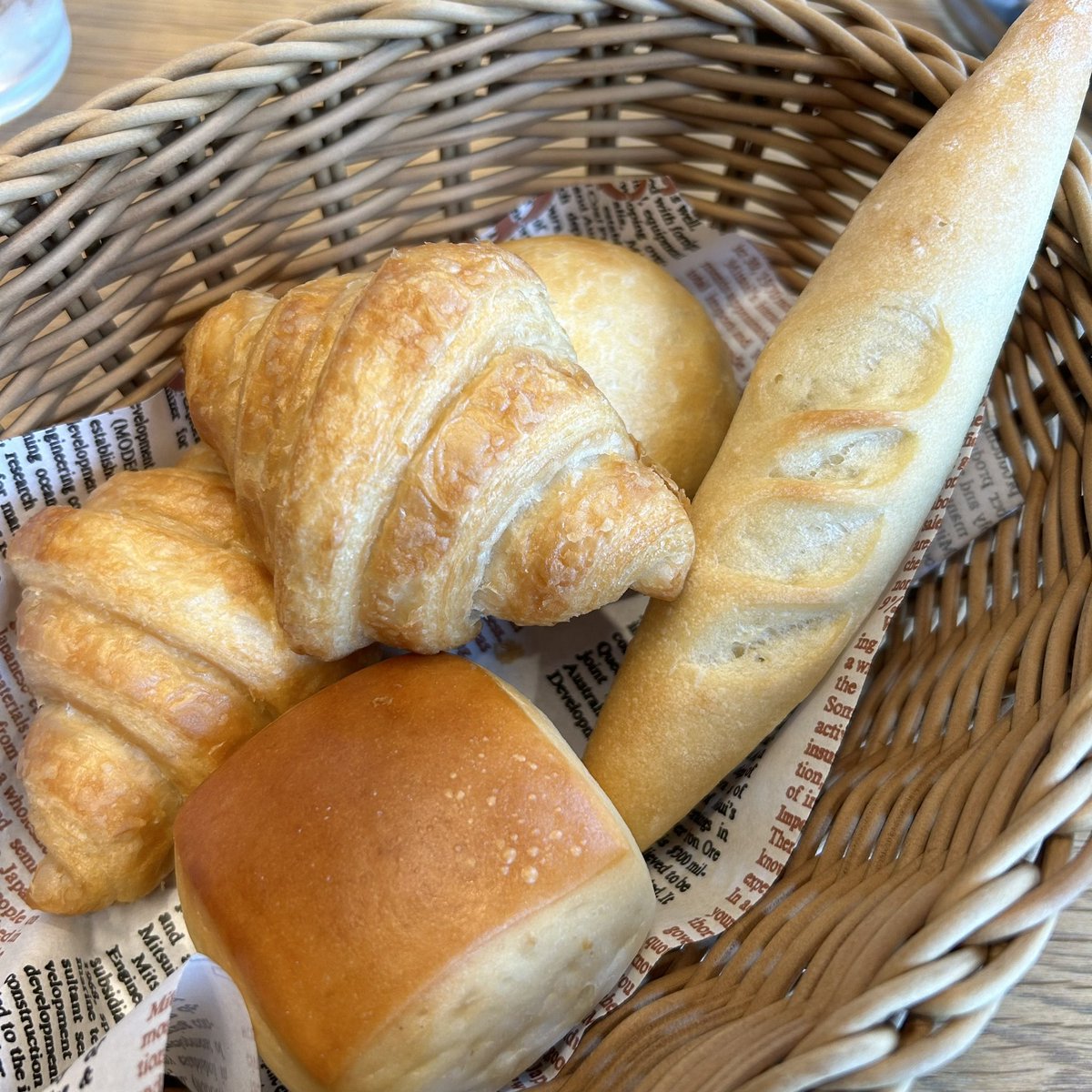 aki_chu2's tweet photo. 久々にきちゃった🥖🍞🥐
パン食べ放題最高🤤🫶❤️
#BELLBREAD🥐
#三遠ホームタウン
#豊橋市
#4月の思い出 https://t.co/SGHYq8LUAq