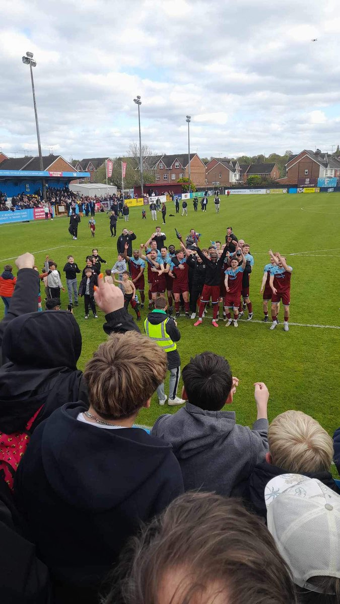 CHAMPEEEEOOONNIIIEEEESSS! 🏆🏆@FarnhamTownFC proud of what’s been achieved so far and to call myself a fan. 🩵💜 hopefully we can finish off the season invincible with the 0 in the third column. Then 1st of May hopefully lift more silverware in the cup final. LOVE THIS CLUB 🩵💜