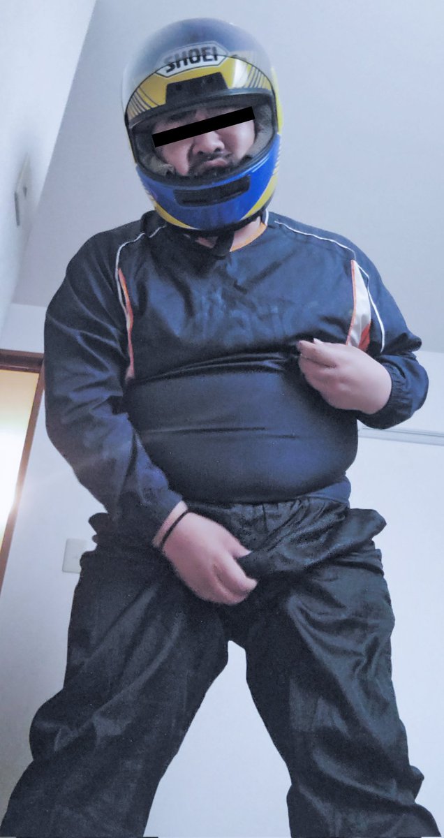 自分の臭いの染み付いた薄っぺらいナイロンの生地に包まれると
全身が性感帯に変わる