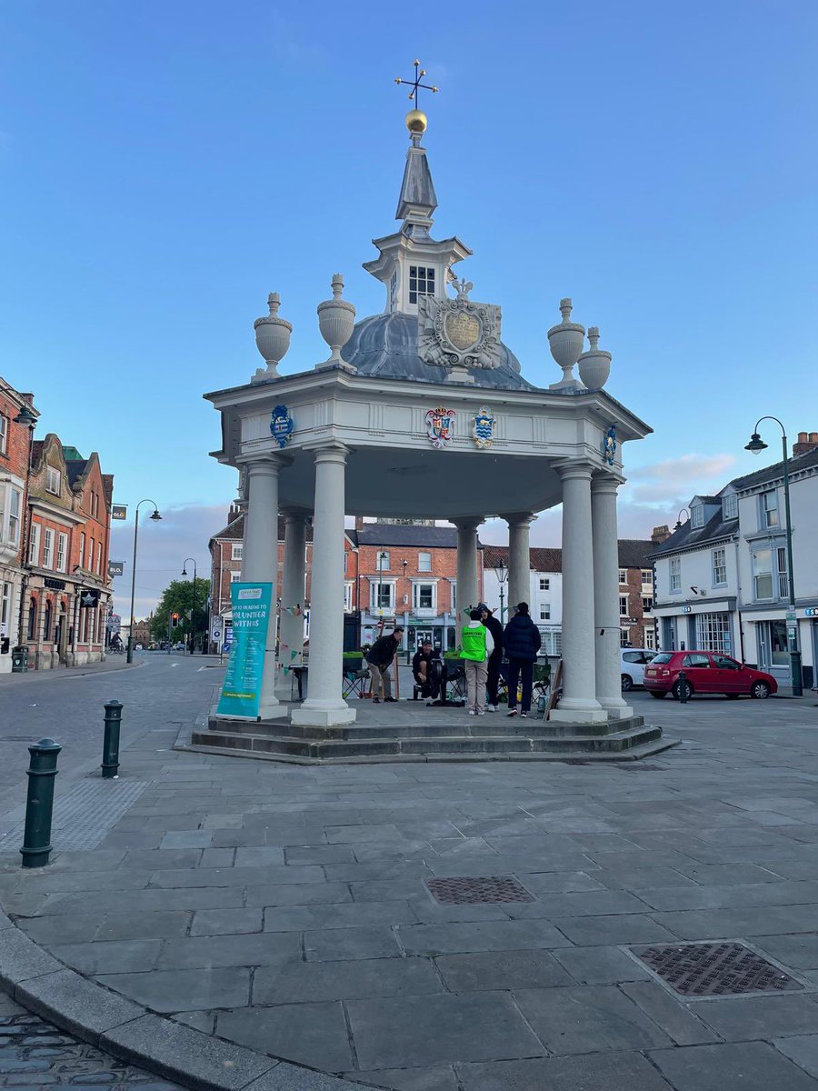 erhighsheriff's tweet photo. Up early to join @hullsamaritans on their 24hr Rowing Marathon in Beverley Market Cross. Mike &amp; Callum still going strong with amazing support from Emma and Dominic. 6 hrs to go. Make a donation, help make a difference https://t.co/X9kFFWxvkz