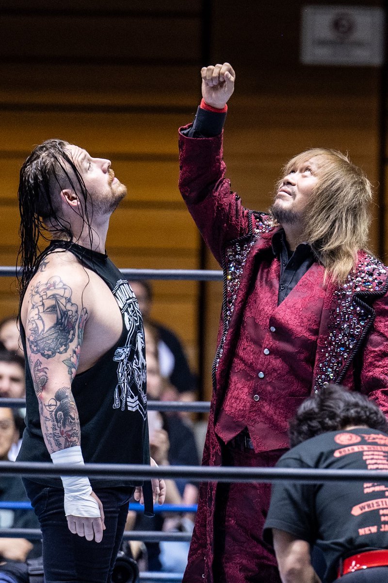 2024.4.20 新日本プロレス 町田
手元にないベルトを眺める2人
#njpw #njdontaku 
#内藤哲也 #デビッド・フィンレー