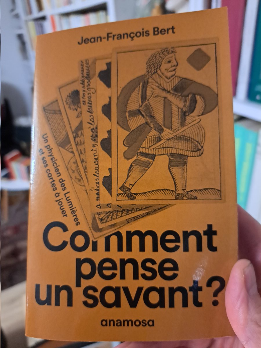 PatricFournier's tweet photo. Juste avant la coupure des vacances de printemps, j'ai reçu cette jolie version de poche de "Comment pense un savant ?" de @jeanfranbert sur le physicien genevois Le Sage et ses cartes à jouer. 
Un changement de format bienvenu et élégant qui invite à la relecture.
#cartesàjouer https://t.co/3UVkvFY2w9