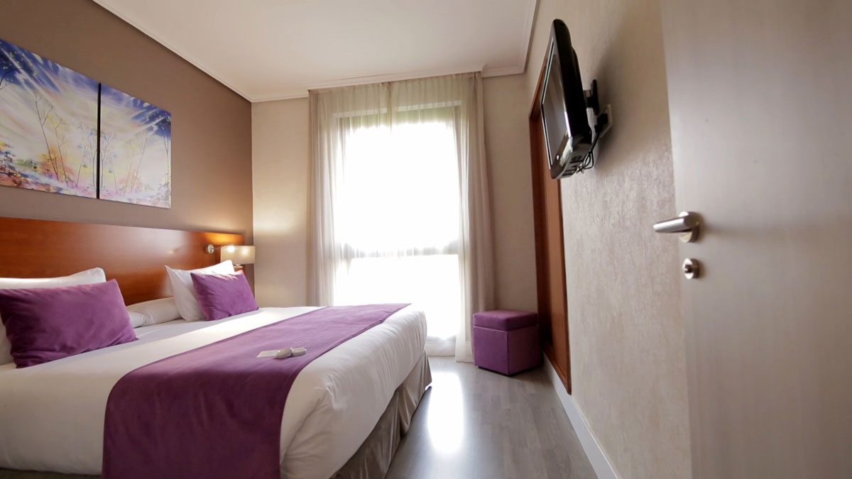 🙋‍♀️En nuestro hotel tienes el confort asegurado. Las habitaciones son modernas, luminosas e insonorizadas gracias al doble acristalamiento.👍
bit.ly/2qRHqOW #Viajar #Turismo #Hoteles #Escapadas #EscapadasMadrid #HotelMadrid #SorprenderYEncantar #HotelMadridCentro