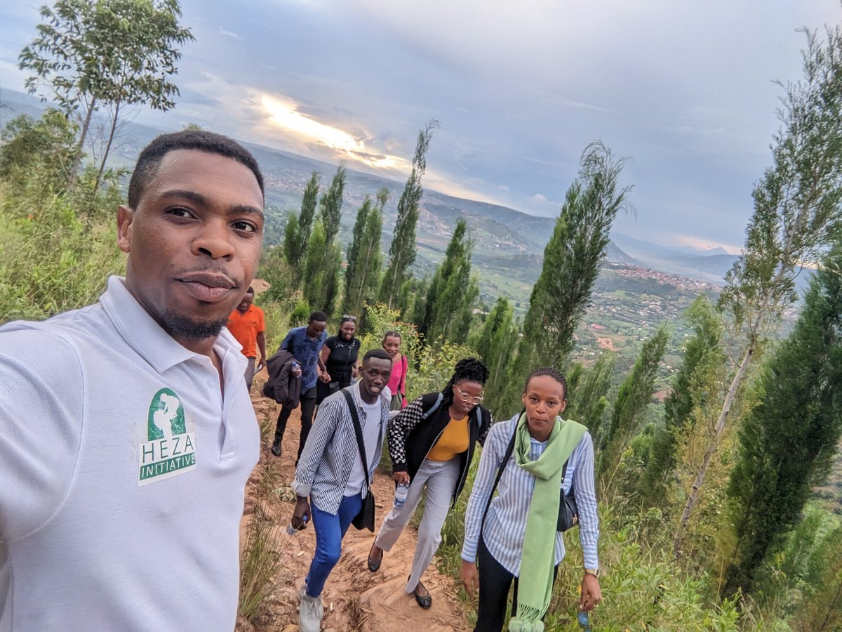 samnduwa's tweet photo. Hiking one of the mountains in #Kigali
Did you know that, you can see the volcanoes/ beauty of country while standing in Kigali!
#RwandaIsBeautiful https://t.co/Z1Tgojwsai