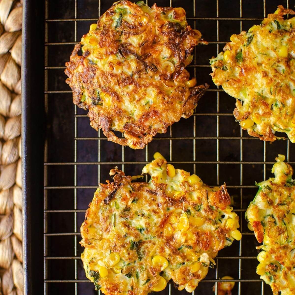 Corn and zucchini fritters! 

Made with fresh corn, shredded zucchini, cheddar cheese and green onions. 

RECIPE: buff.ly/2IvgoDi
#recipe #deliciousfood