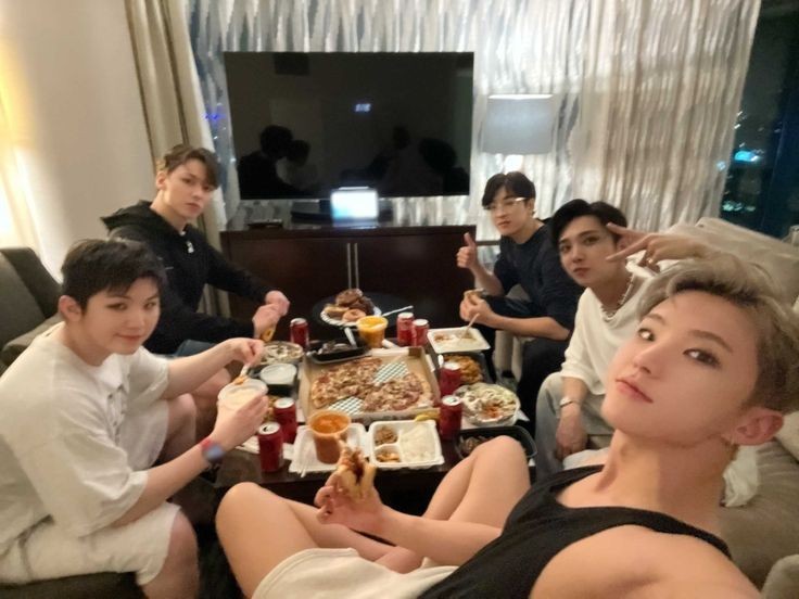 soongyu's tweet photo. hoshi eating comfortably with his legs up on the chair dkskakaskkak🧡 https://t.co/fZCWtKYFf1