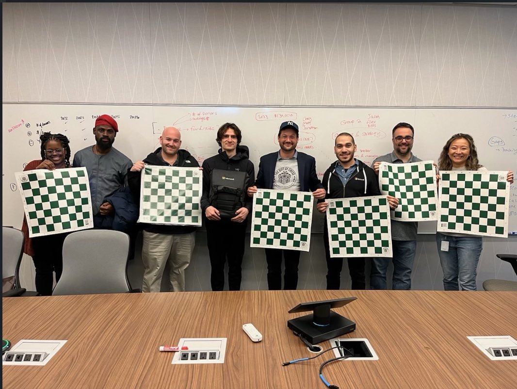 A huge thank you to @Microsoft for hosting @thegiftofchess at their offices in midtown Manhattan. Founding board members @Tunde_OD and Russell Makofsky spent the afternoon with a team of Microsoft thought leaders, planning for the next steps on reaching The Gift of Chess’ goal of…