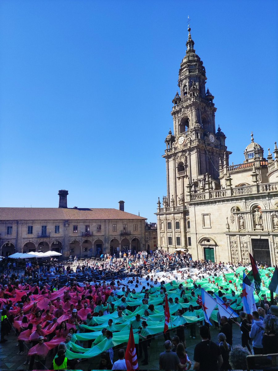 Acción reivindicativa en #Compostela a favor do pobo palestino e contra o desmesurado abuso colonial e xenocida ! #Palestina, liberdade!🇵🇸