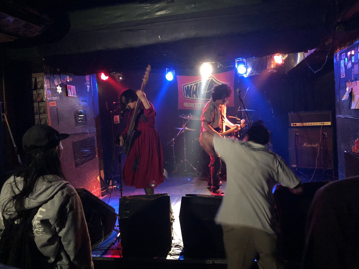 AKIWOROCKS's tweet photo. おまえ
RASPUTIN
I thinkの流れ最高でしたね！

HOWもやりきりました、やり過ぎたぐらいです！
あのパータレが、箱を盛り上げようとする打ち上げの意識すごいな
ドラムきついのにすぐに乾杯しに行けるかっつーのw(褒め言葉且つ本音)

まあ戻ります！！ https://t.co/h18CN4wyGO