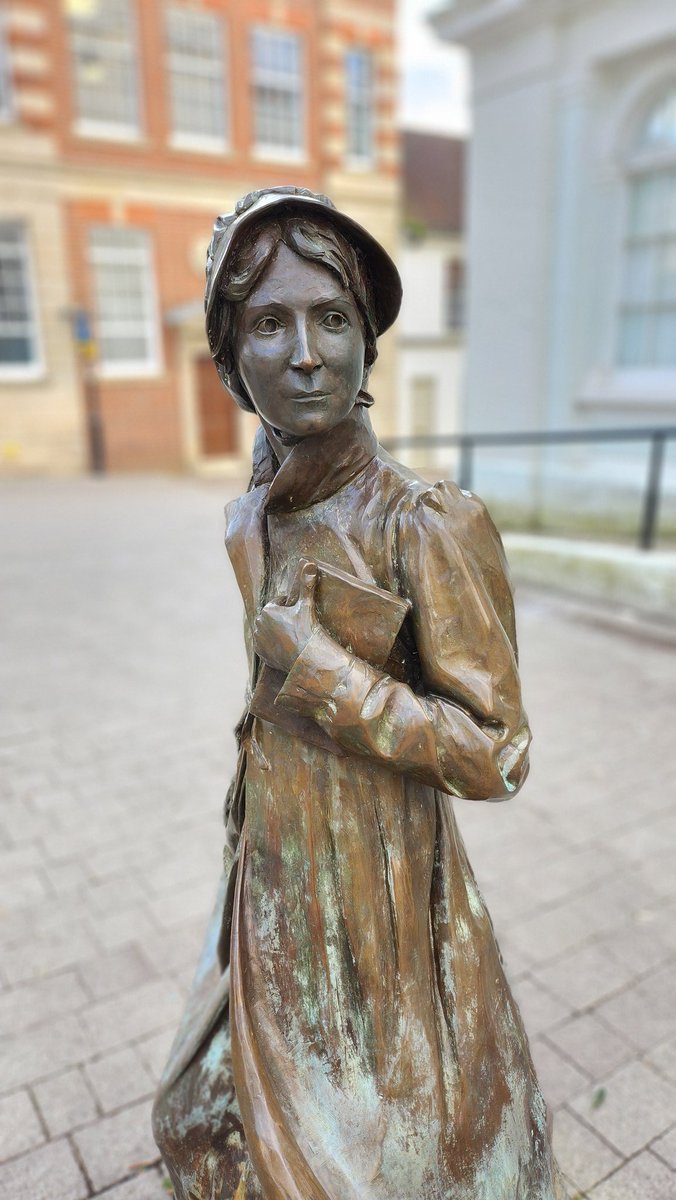 Jane Austen’s statue says hello! And tonight, we're saying hello with her work to all you lovely people in #crawley at @thehawthcrawley with Austen’s Women: LADY SUSAN.
Don't stand still as a statue, get yourself down here for some wickedly funny times!
#literature #femalewriters