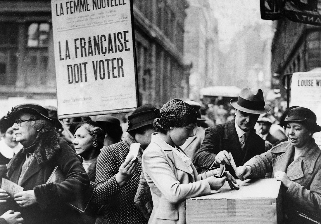 🗳️🎂 Il y a 80 ans, les #Femmes 🇫🇷 obtiennent le droit de vote et l’éligibilité aux élections politiques devenant ainsi des citoyennes au même titre que les hommes après de nombreuses années de lutte. #21avril1944