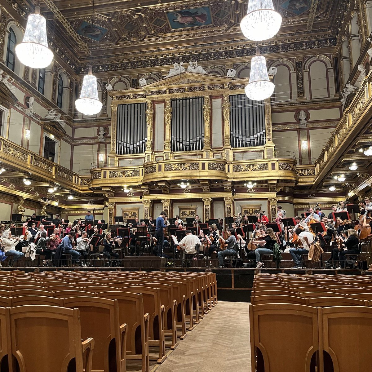 We had a fantastic time over the past week and a half visiting some of the most beautiful and renowned concert halls across Europe! We're back on the road tomorrow as we kick off our Spanish tour with conductor Masaaki Suzuki and cellist Jean-Guihen Queyras.