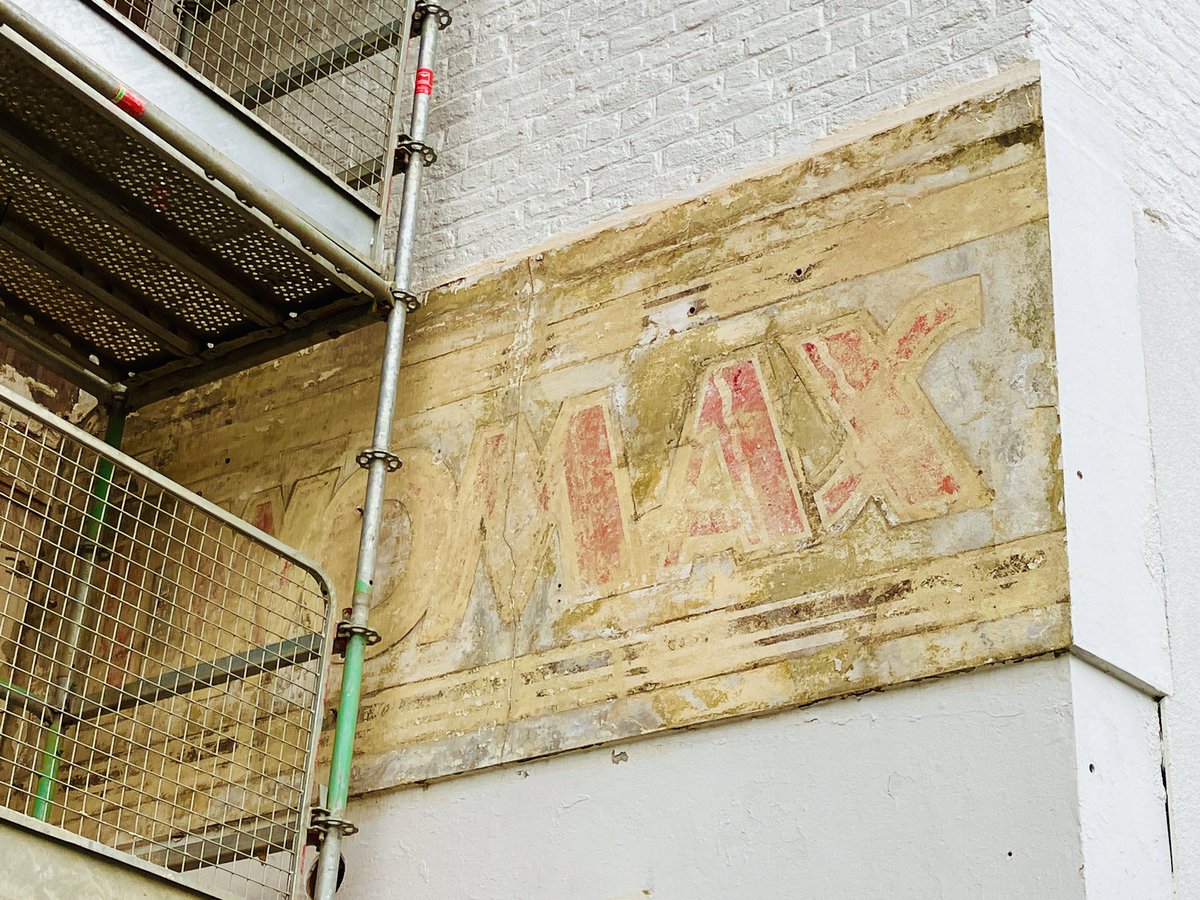 Ghost sign. Twomax building, Old Rutherglen Rd. Twomax was a Scottish knitwear co. in the Gorbals for 60 years, founded in Bridgeton in the 1920s by Hugh McClure & his brother in law Donald McIntosh. The name Twomax comes from the names of the founders - the two macs! #Glasgow