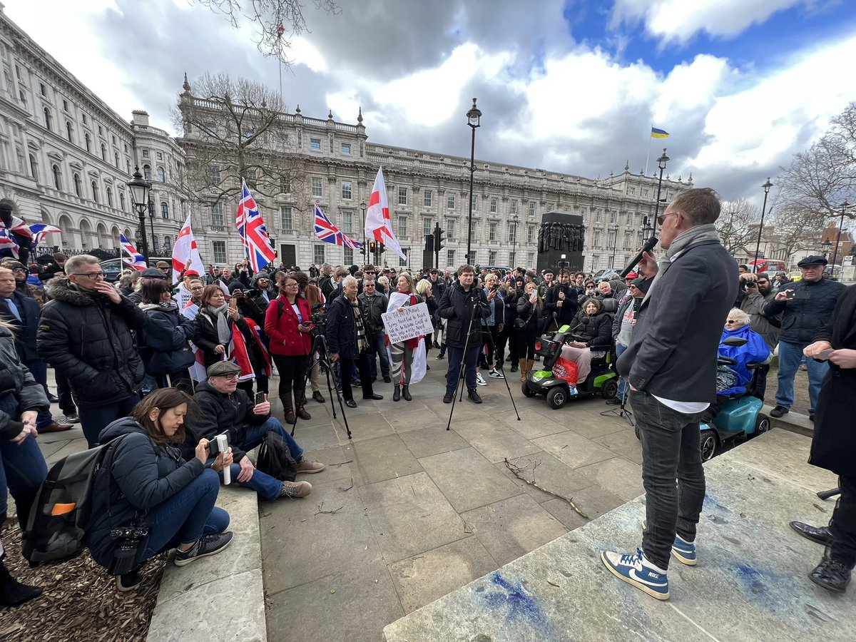 The @metpoliceuk have a real opportunity to restore faith in them if they police the St George’s Day marches impartially. By all means if people break the law they should be arrested, however what we see at patriot events is the police deliberately antagonising & baiting