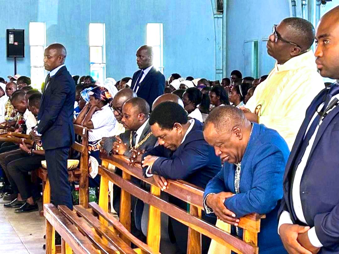 Joined the Catholic faithful at today's Mass in Mongu Parish. Bishop Chinyemba’s homily emphasised on the core attributes of a Good Shepherd as central, in our servitude to the people. As govt we’ll heed to these principles, for we serve the same community & share the same goals.