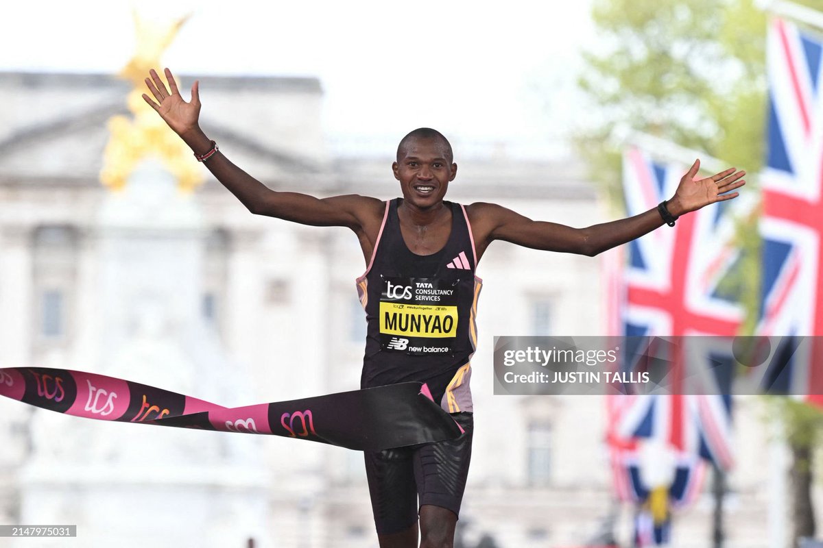 🇰🇪 Alexander Mutiso Munyao ⌛ 2:04:01 wins the 2024 London Marathon Congratulations Alex! 📸 Getty Images